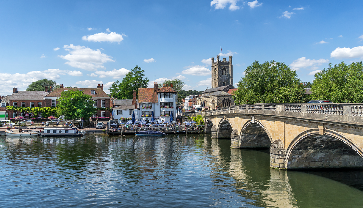 Henley Bridge over the River Thames in Henley-on-Thames